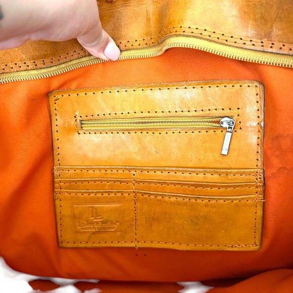 LEADERS IN LEATHER Tote Leather Shoulder Bag - Picture 4 of 5